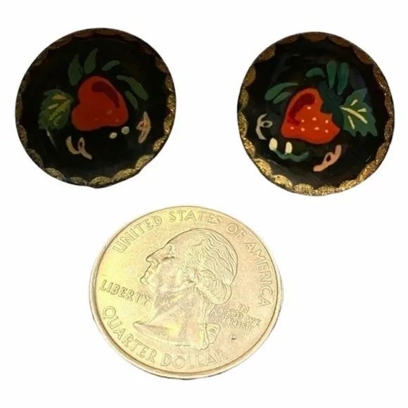 Hand Painted Vintage Screw Back Earrings with Strawberries and Gold on the Edges - Picture 2 of 12
